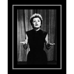 Edith Piaf - Affiche encadrée Noir et Blanc: 50x70 cm (Cadre Tucson)