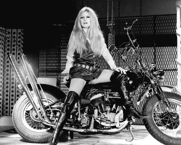 une image , une chanson - Page 26 Affiche-brigitte-bardot-harley-davidson-affiche-24x30-cm