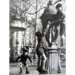 Doisneau - La Fontaine - Affiche 24x30 cm